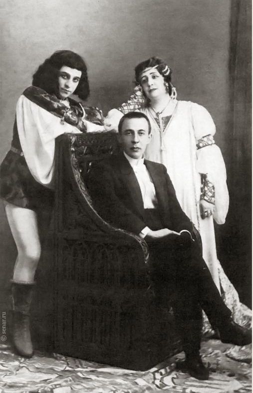 Sergei Rachmaninov with singers of the first production, G.A. Baklanov and N.V. Salina &copy; Public domain