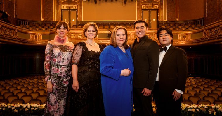 Éva Marton with the winners of the 2021 International Éva Marton Singing Competition &copy; László Mudra