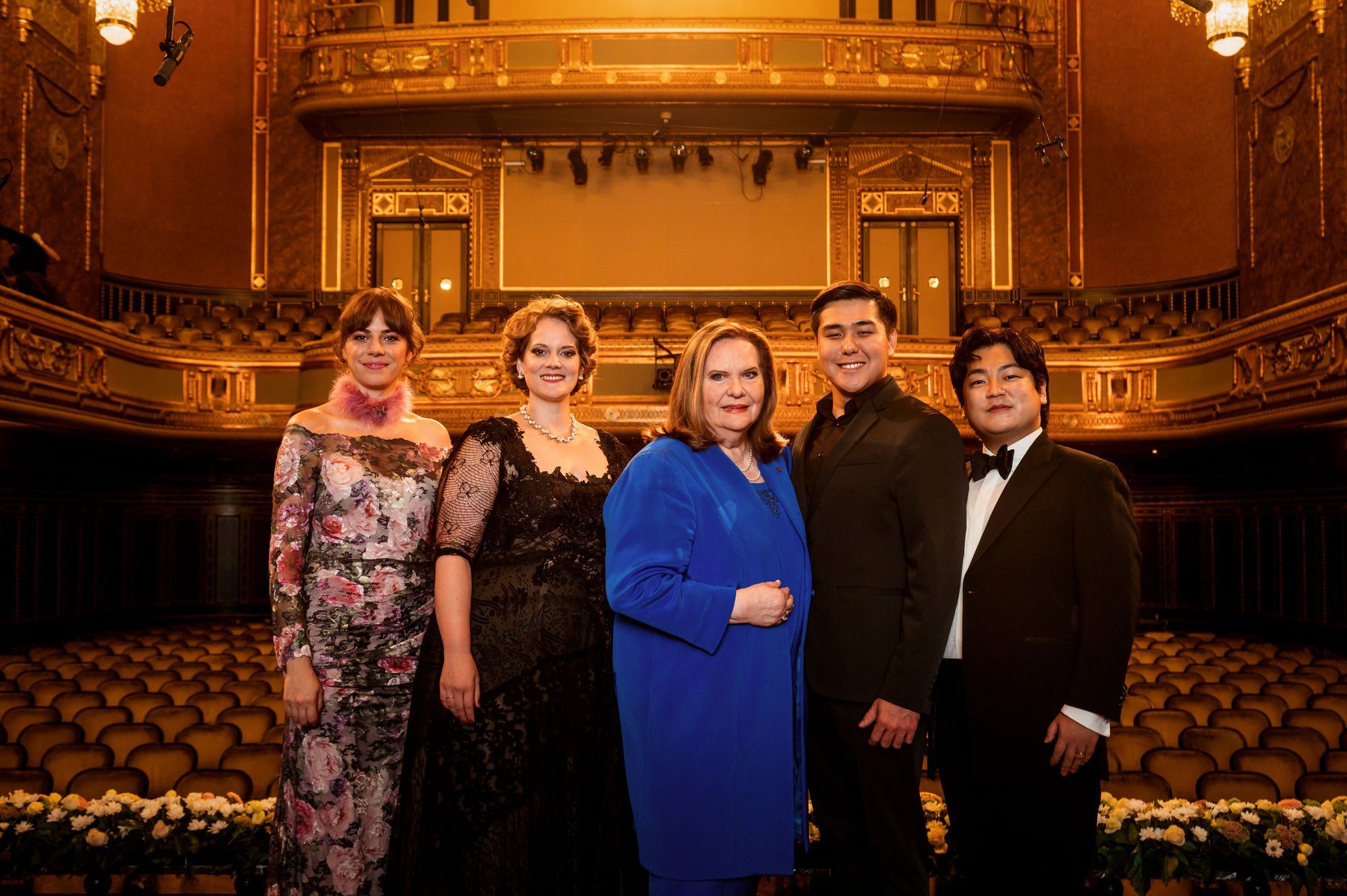 Éva Marton with the winners of the 2021 International Éva Marton Singing Competition © László Mudra