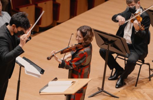 Patricia Kopatchinskaja avec le BNO &copy; Illias Teirlinck