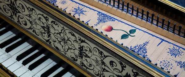 Harpsichord &copy; Jorge Royan | Wikimedia Commons