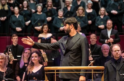 Domingo Hindoyan and the Royal Liverpool Philharmonic Choir and Orchestra © Mark McNulty