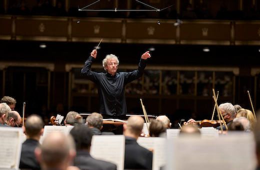 Franz Welser-Möst conducts The Cleveland Orchestra &copy; Roger Mastroianni, courtesy of The Cleveland Orchestra