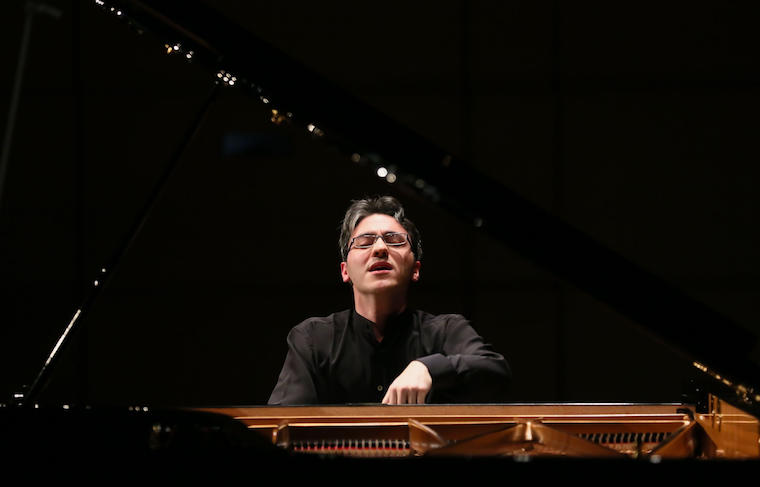 Alexander Gadjiev, pianist &copy; HIPIC