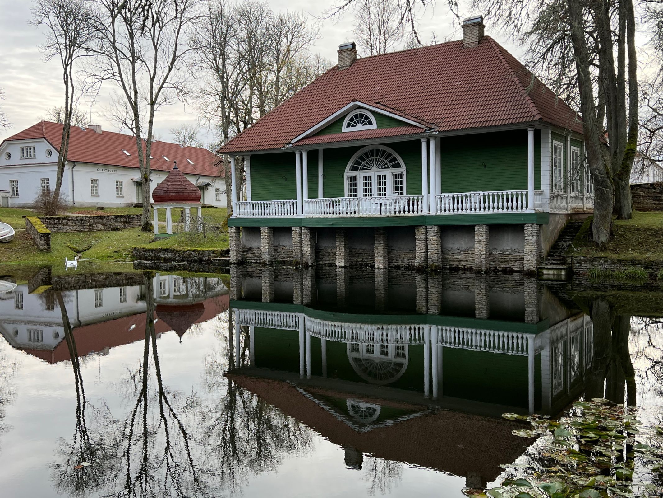 Vodka distillery (left) and outbuilding at Palmse Manor © Bachtrack Ltd | David Karlin