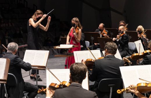 Chloé van Soeterstède y Rosanne Philippens junto a la Orquesta Sinfónica de Tenerife © Sinfónica de Tenerife | Miguel Barreto