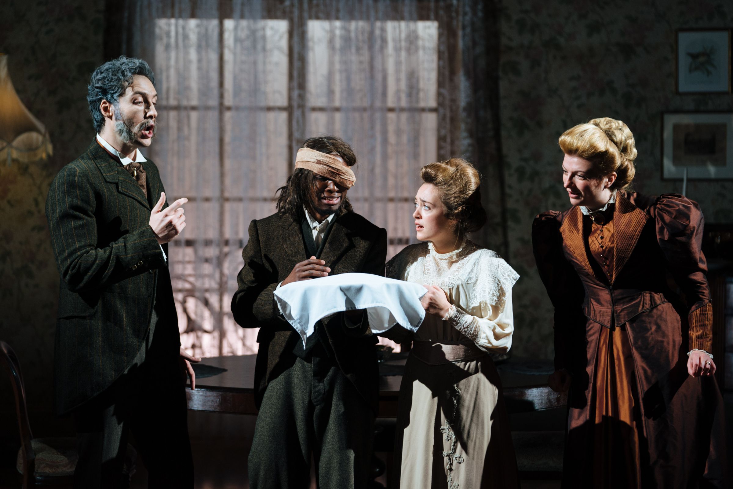 Bizet's <i>Le docteur Miracle</i> &copy; Guildhall School | Helem Murray