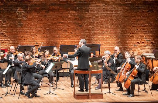 John Wilson conducting the Sinfonia of London © Luke Elmer-Sampson | Britten Pears Arts