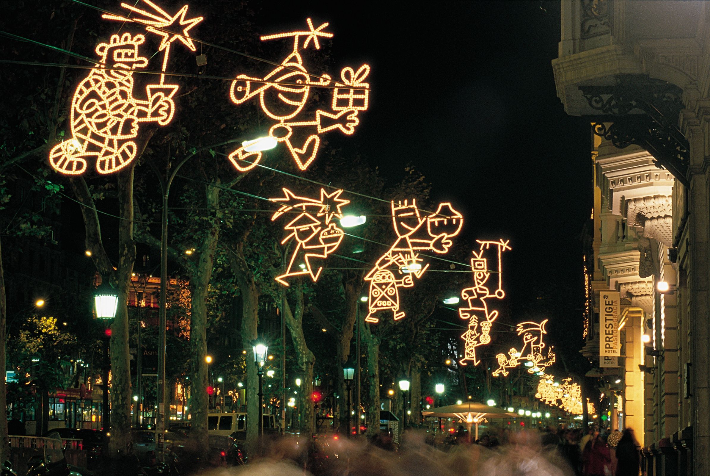 Christmas lights on the Passeig de Gràcia © Turisme de Barcelona | Jordi Trullàs