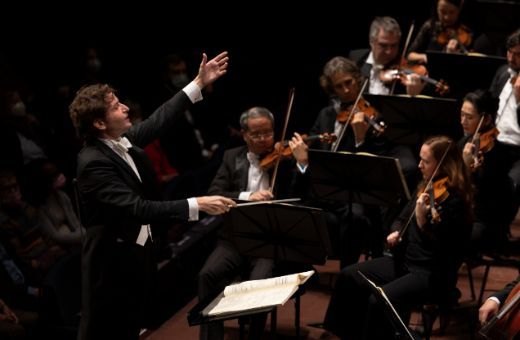 Gustavo Gimeno dirige l'OPL © Philharmonie / Alfonso Salgueiro