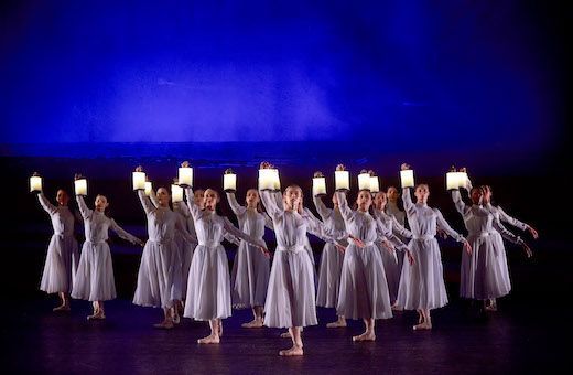 English National Ballet dancers in rehearsal for <i>Raymonda</i> &copy; Laurent Liotardo