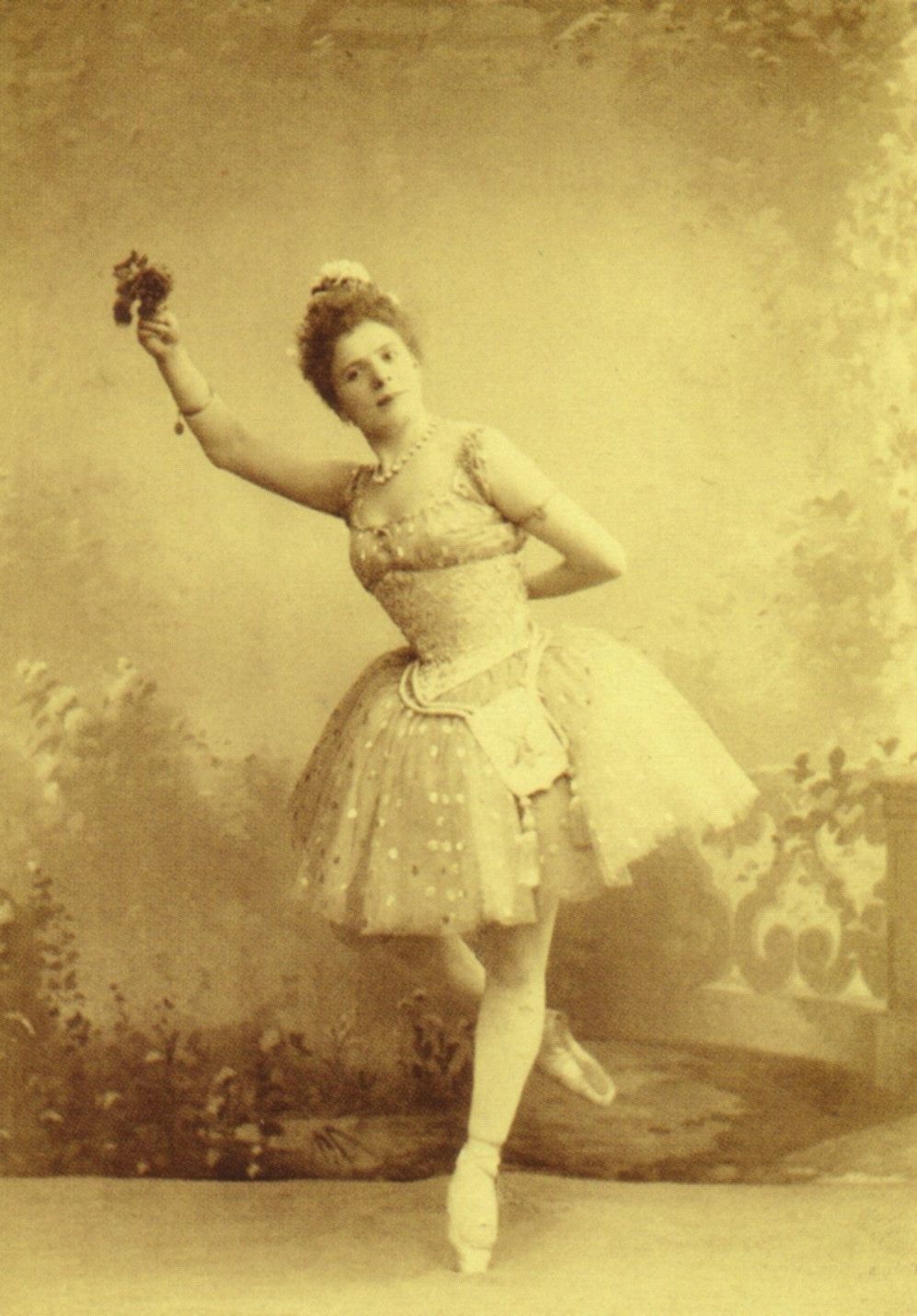 Pierina Legnani in Raymonda, Act 1 (1898) &copy; Public domain