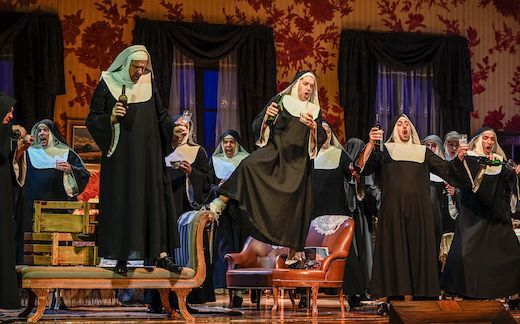 Edgardo Rocha (Comte Ory) and Ensemble © Toni Suter