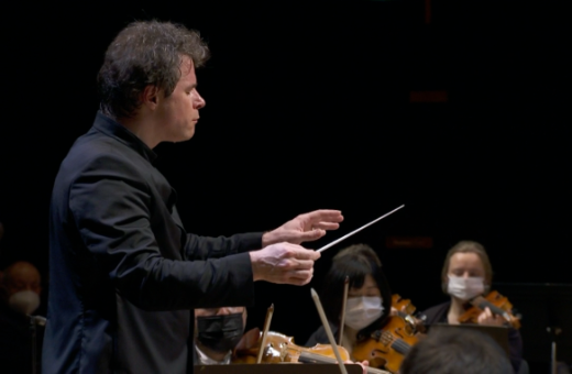 Jakub Hrůša conducts Mahler's Ninth Symphony © Philharmonie Live