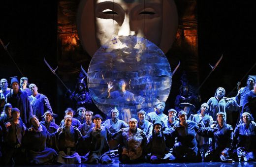 Yonghoon Lee (Calaf) and the Opera Australia chorus © Prudence Upton