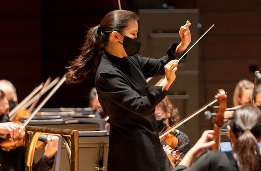 Eun Sun Kim conducts The Philadelphia Orchestra &copy; Margo Reed