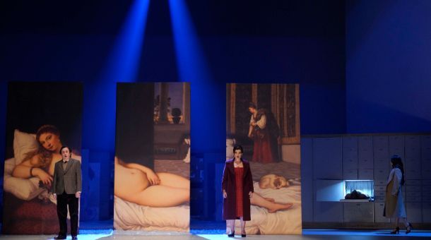 Escena de <i>El abrecartas</i> con Mikeldi Atxalandabaso, Ana Ibarra y Magdalena Aizpurua &copy; Javier del Real | Teatro Real