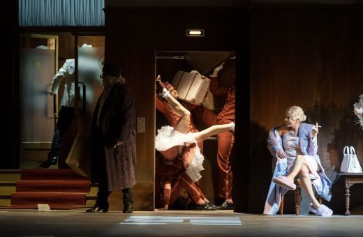 Marlis Petersen (Emilia Marty), Bo Skovhus (Jaroslav Prus), Jan Ježek (Hauk-&Scaron;endorf), dancers &copy; Monika Rittershaus