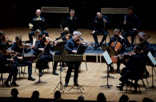 David Grimal et les musiciens de l'Orchestre Philharmonique de Strasbourg © Grégory Massat