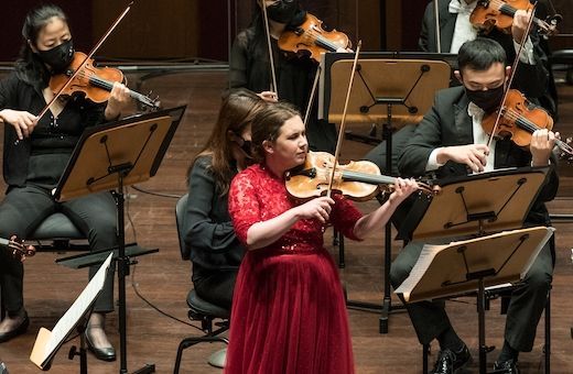 Chloë Hanslip and the Singapore Symphony Orchestra &copy; Singapore Symphony Orchestra | Jack Yam