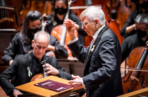 Herbert Blomstedt conducts the New York Philharmonic © Chris Lee