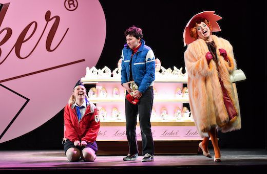 Sofie Lund-Tonnesen (Gretel), Emma Roberts (Hänsel) and Michael Bell (Witch) &copy; RCM | Chris Christodoulou