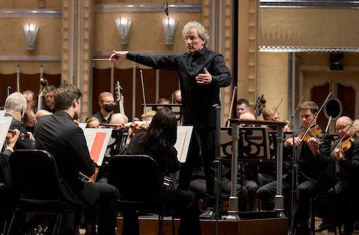 Franz Welser-Möst conducts The Cleveland Orchestra © Roger Mastroianni Courtesy of The Cleveland Orchestra