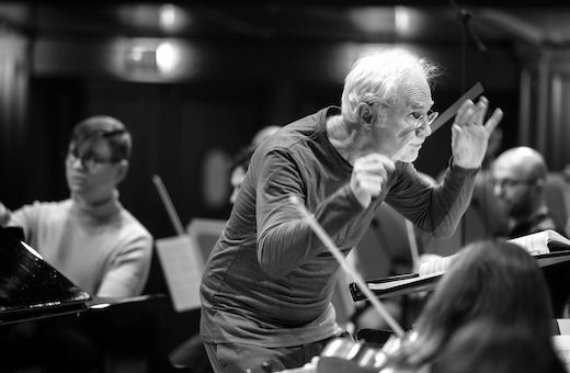 John Adams rehearses the Tonhalle Orchestra &copy; Alberto Venzago