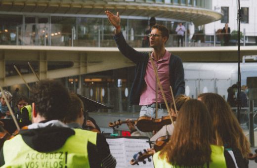 Raphaël Merlin et le projet « Accordez vos vélos » © Noémie Kadaner