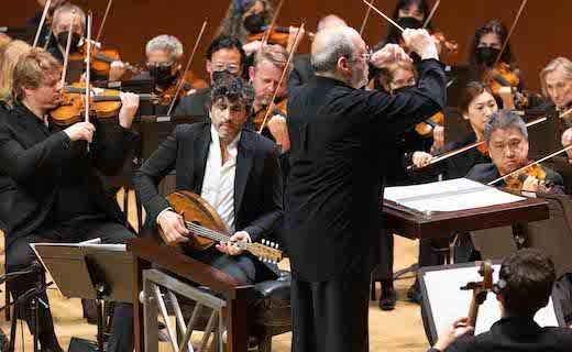 Avi Avital, Robert Spano and the Atlanta Symphony Orchestra © Jeff Roffman