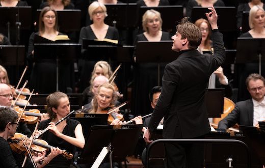 Klaus Mäkelä conducts the Oslo Philharmonic Choir and Oslo Philharmonic © Fred Olav Vatne | Oslo Philharmonic