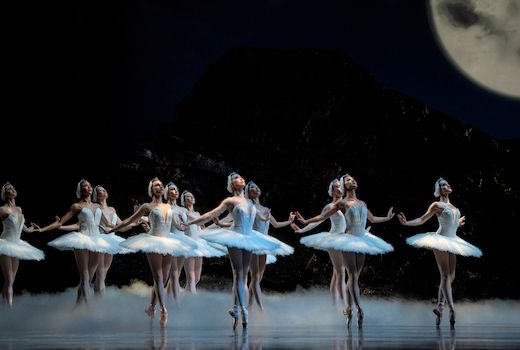 San Francisco Ballet in Tomasson's <i>Swan Lake</i> © Erik Tomasson