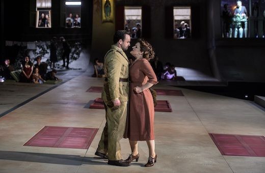 Paul Appleby (Bénédict) und Isabelle Druet (Béatrice) © Hans-Jörg Michel