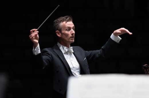 Alexander Shelley al frente de la Orquesta Sinfónica de Tenerife &copy; Miguel Barreto | Auditorio de Tenerife