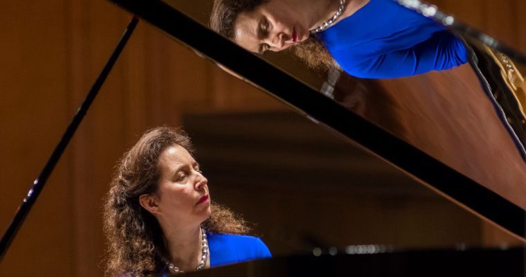 Angela Hewitt performing with Concerto Budapest &copy; Andrea Felvegi