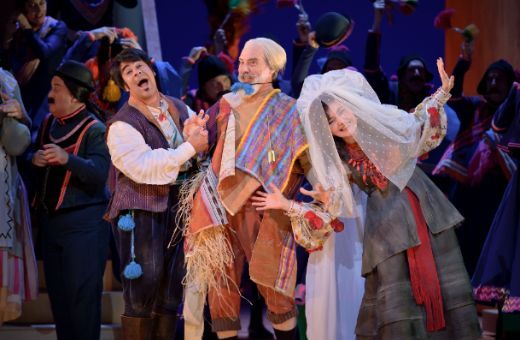 Philippe Talbot (Piquillo), Tassis Christoyannis (Don Andrès) et Stéphanie d'Oustrac (La Périchole) © Stefan Brion
