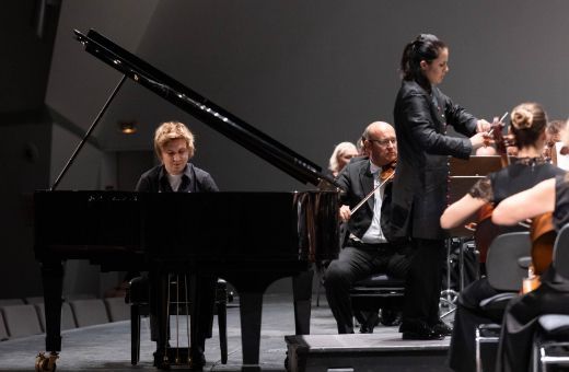 Evgeny Konnov y Lina González-Granados junto a la Sinfónica de Tenerife &copy; Miguel Barreto | Auditorio de Tenerife
