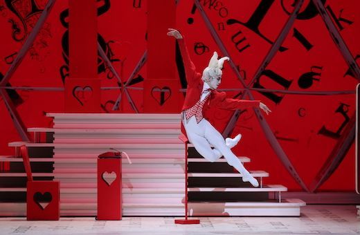 Yoshito Kinoshita (The White Rabbit) © Kiyonori Hasegawa | Alice’s Adventures in Wonderland © by Christopher Wheeldon