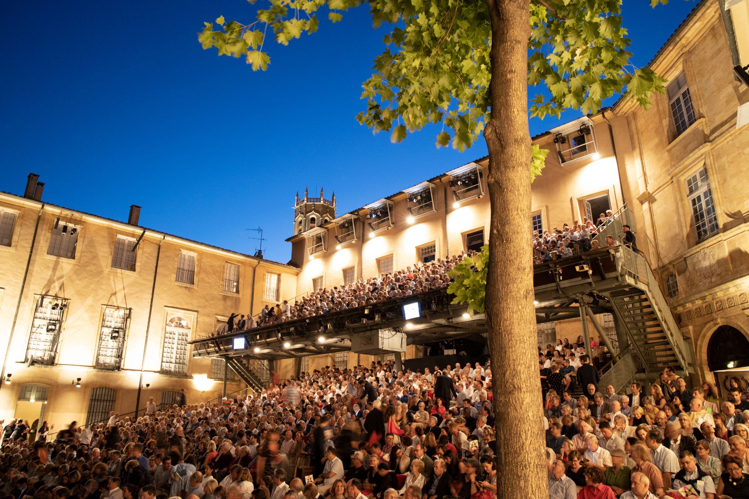 Le public du Théâtre de l'Archevêché (Festival d'Aix-en-Provence) &copy; Vincent Beaume
