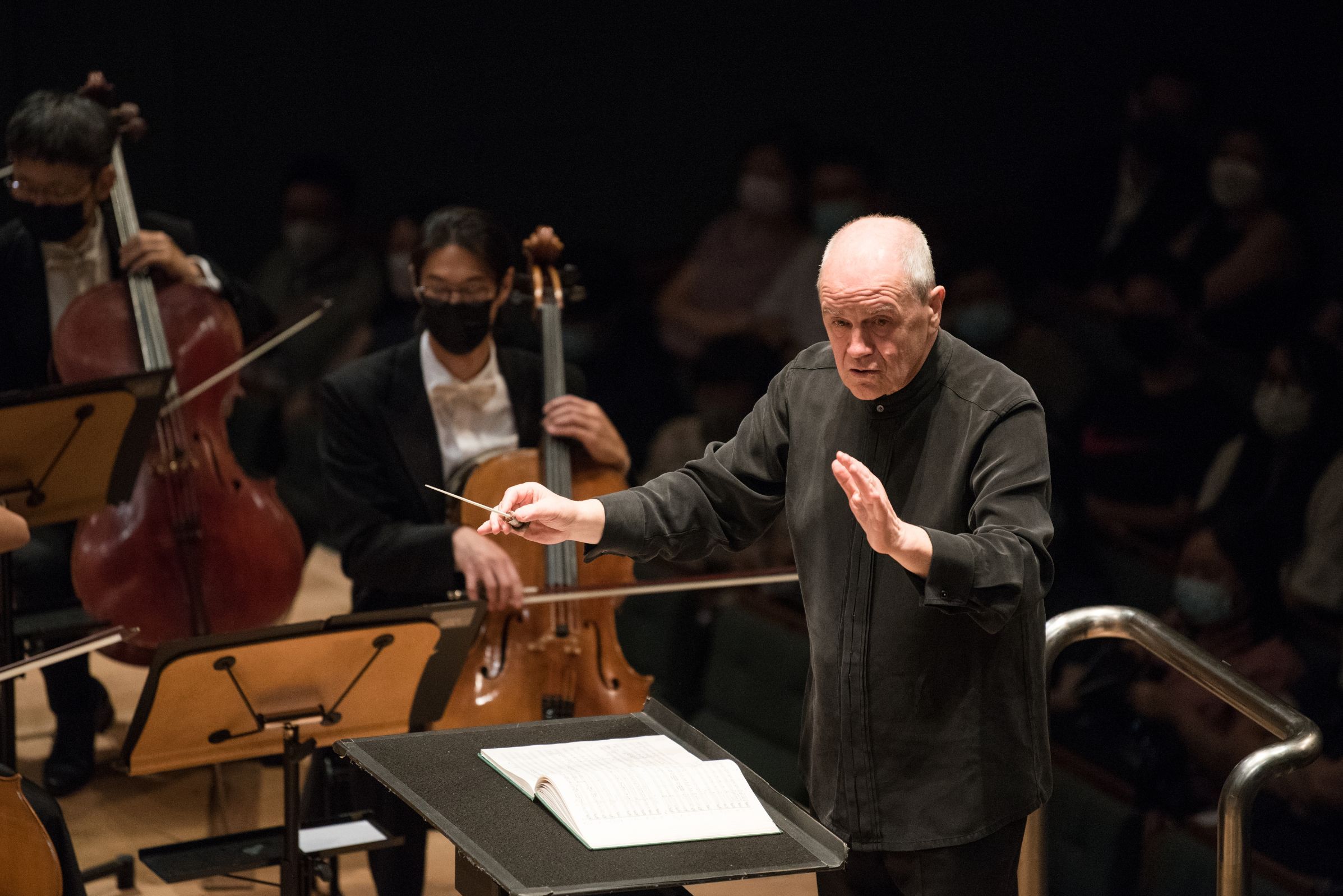 Hans Graf conducting the Singapore Symphony &copy; Singapore Symphony
