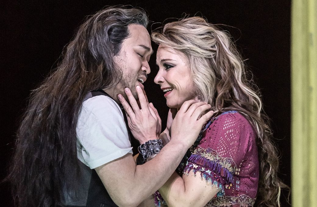 <i>Samson et Dalila</i> am Royal Opera House in London: SeokJeong Baek und Elīna Garanča &copy; ROH 2022 | Clive Barda