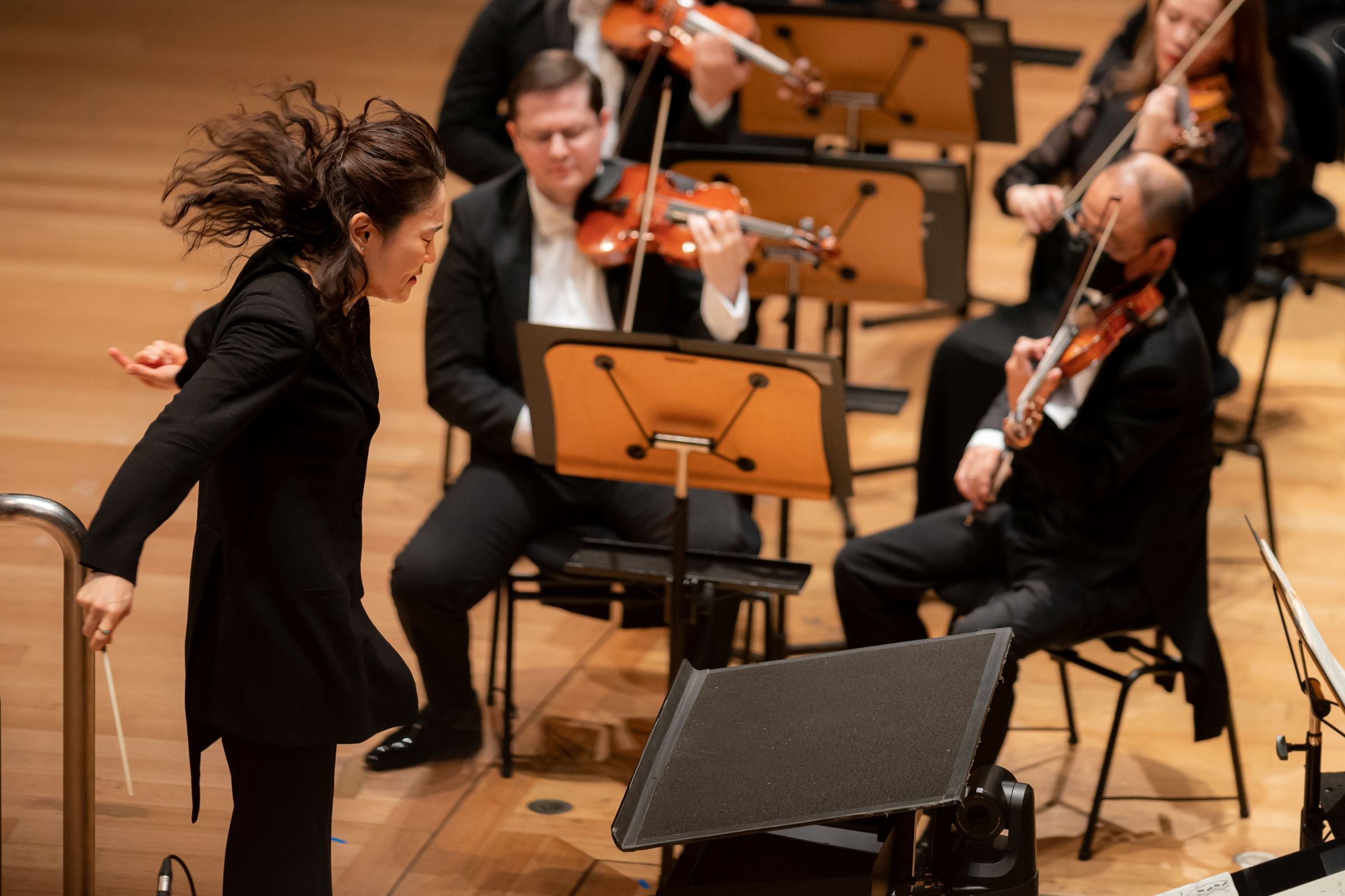 Han-Na Chang conducts the Singapore Symphony Orchestra © Singapore Symphony Orchestra | Aloysius Lim