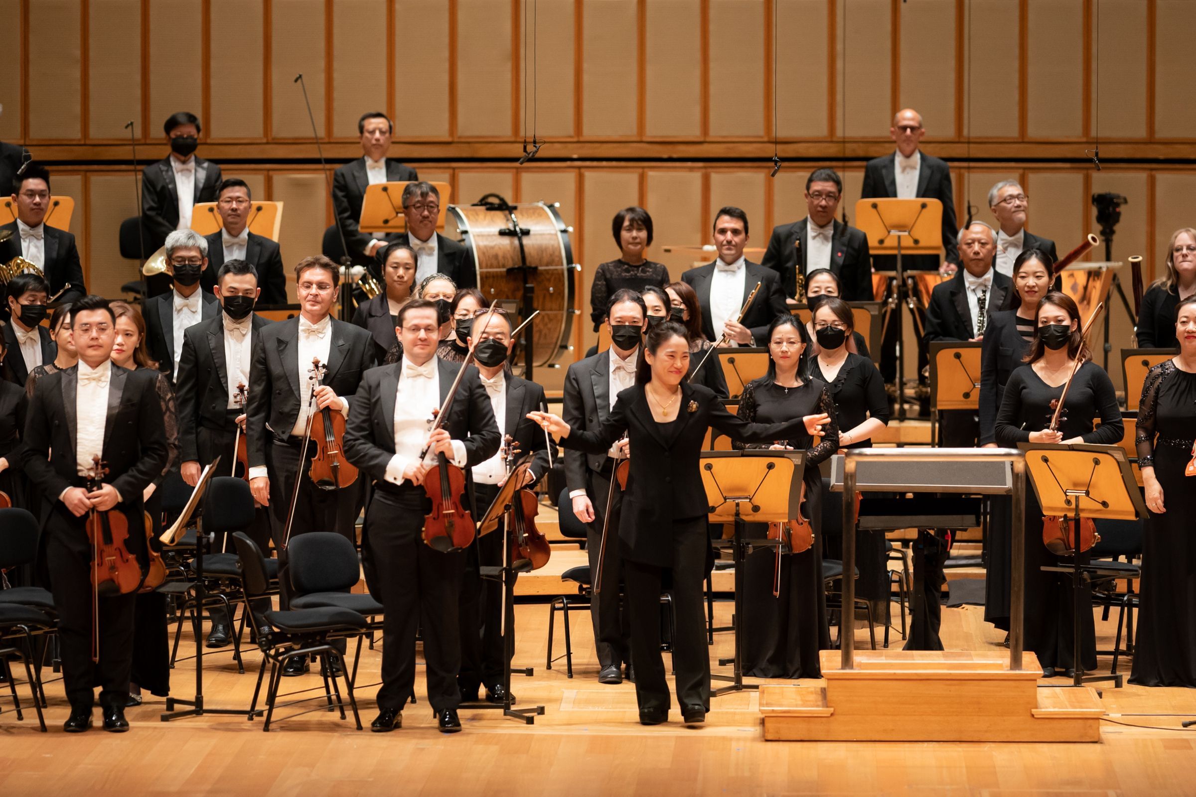 Han-Na Chang and the Singapore Symphony Orchestra © Singapore Symphony Orchestra | Aloysius Lim