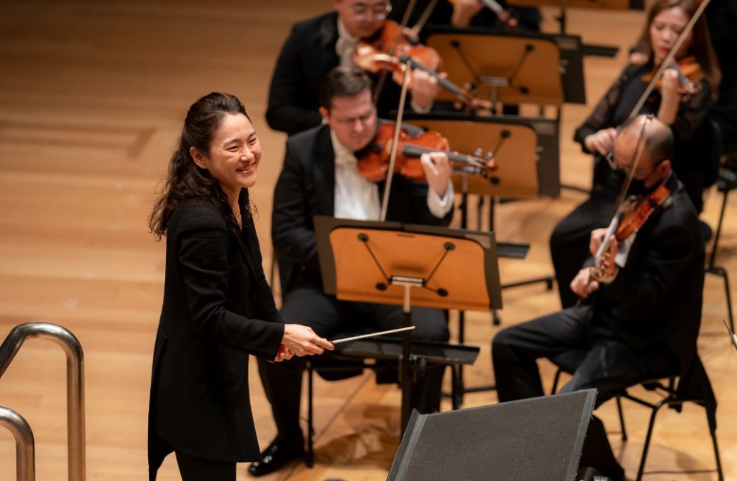 Han-Na Chang conducts the Singapore Symphony Orchestra © Singapore Symphony Orchestra | Aloysius Lim