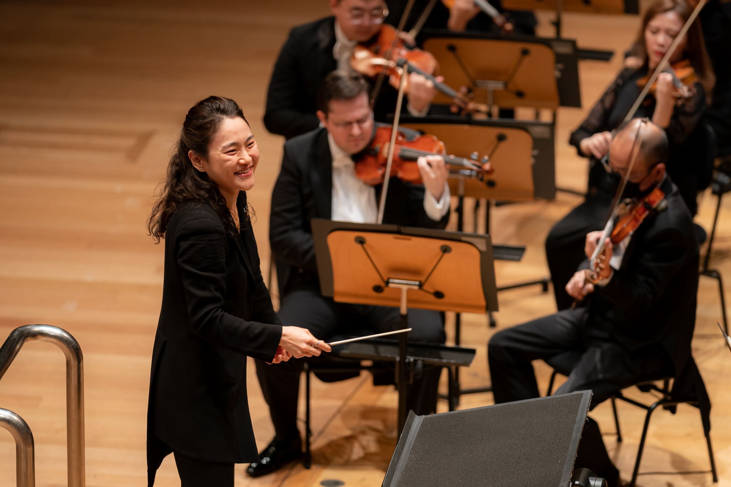 Han-Na Chang conducts the Singapore Symphony Orchestra © Singapore Symphony Orchestra | Aloysius Lim