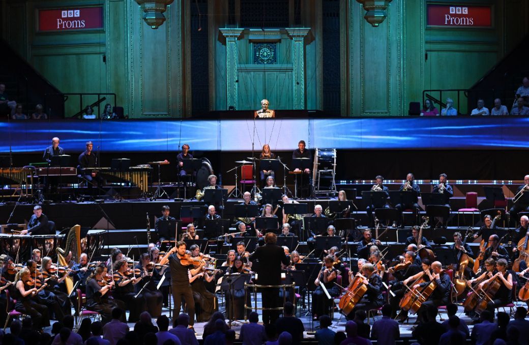Lawrence Power, Juanjo Mena and the BBC Philharmonic © BBC | Chris Christodoulou