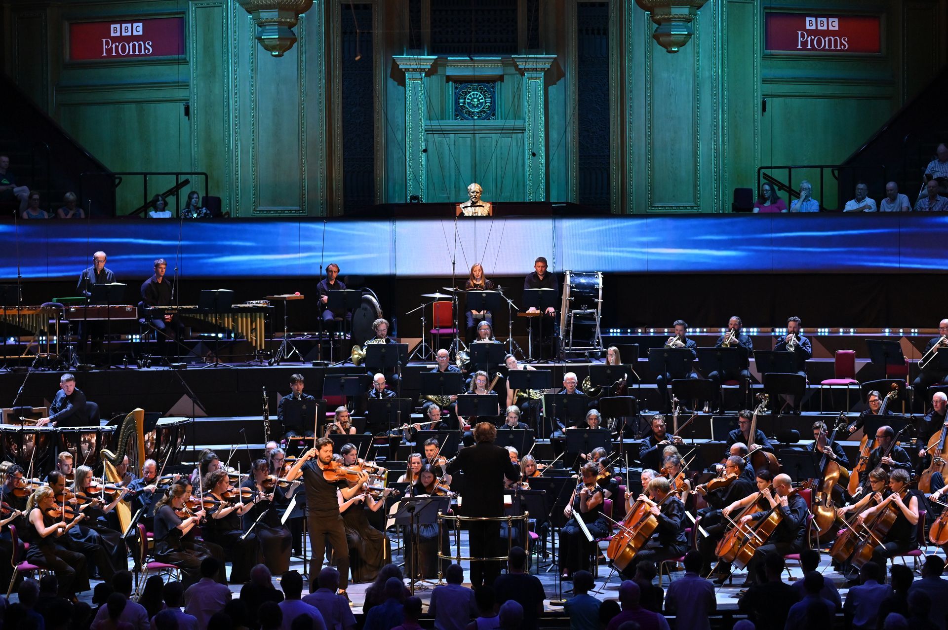Lawrence Power, Juanjo Mena and the BBC Philharmonic © BBC | Chris Christodoulou