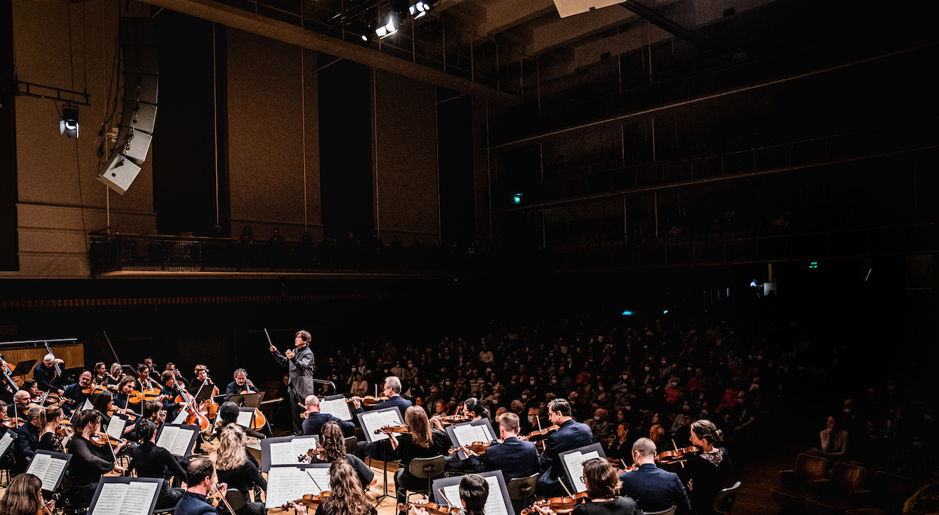 Kazushi Ono with the Brussels Philharmonic at Flagey &copy; Wouter Van Vaerenbergh