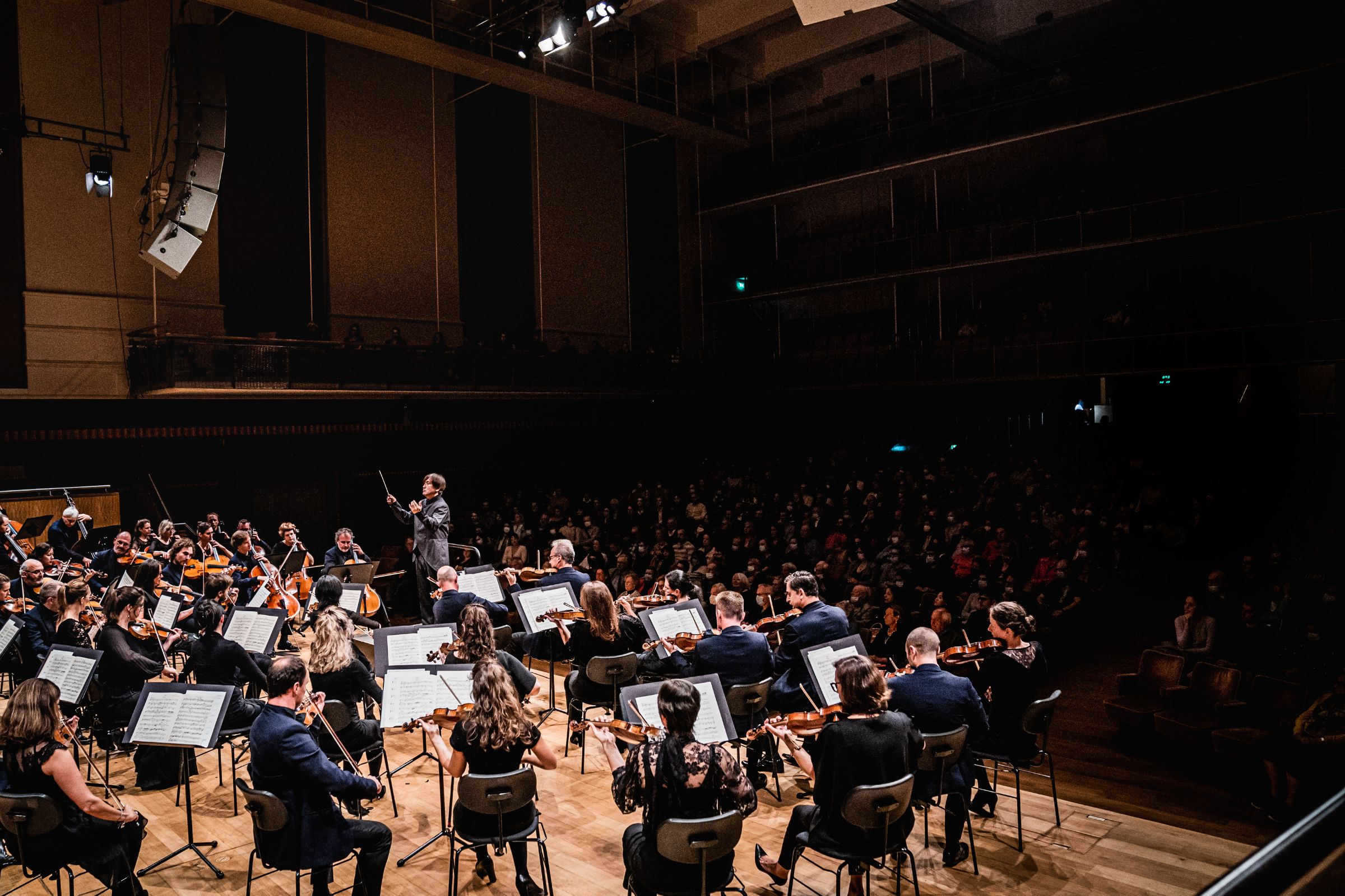 Kazushi Ono with the Brussels Philharmonic at Flagey &copy; Wouter Van Vaerenbergh