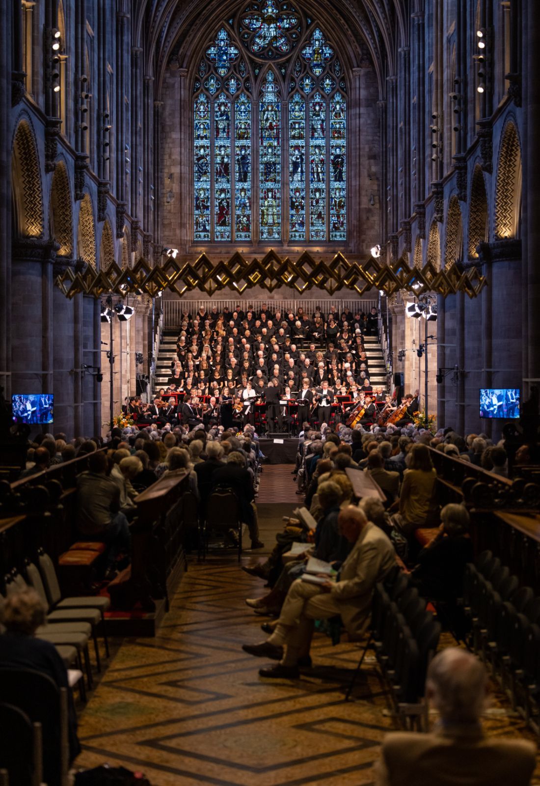 Three Choirs Festival Chorus and Philharmonia Orchestra in Hereford Cathedral © Dale Hodgetts and James O'Driscoll